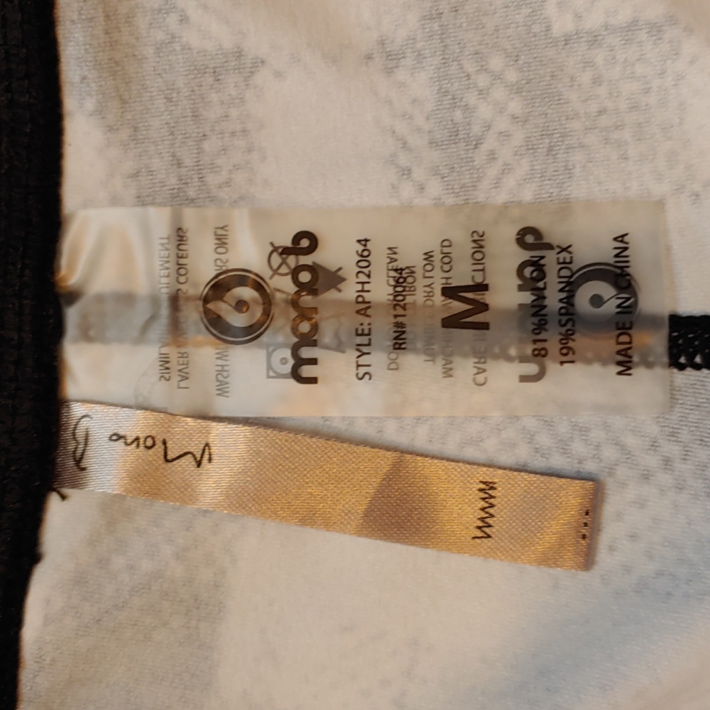 Mona B High Waisted Capri Leggings Size M - Picture 5 of 5